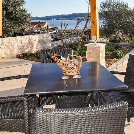 Bungalow Perna With Whirlpool Villa