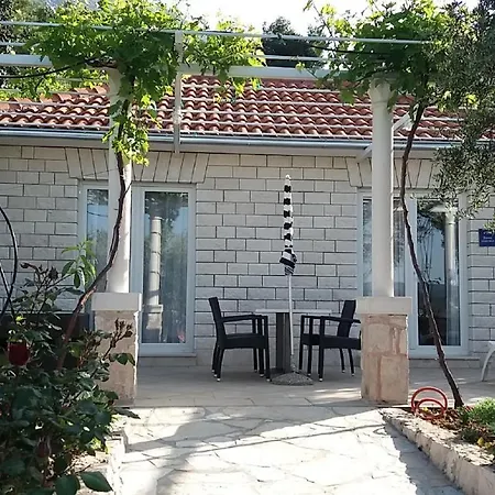 Bungalow Perna With Whirlpool